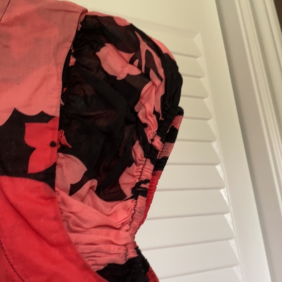 Kenzie floral blouse with keyhole button open - Picture 5 of 5